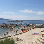 아파트 Vesna Beachfront By Guide