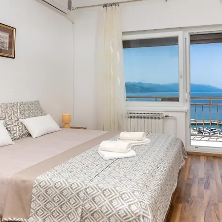 Vesna Beachfront By Guide * Novi Vinodolski