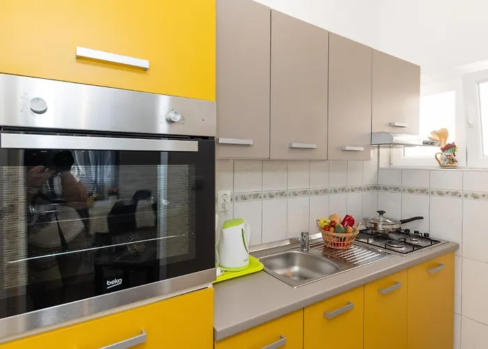 Vesna Beachfront By Guide Appartement *