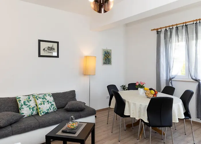 Vesna Beachfront By Guide Appartement Novi Vinodolski