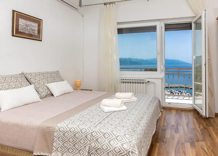 Vesna Beachfront By Guide * Novi Vinodolski