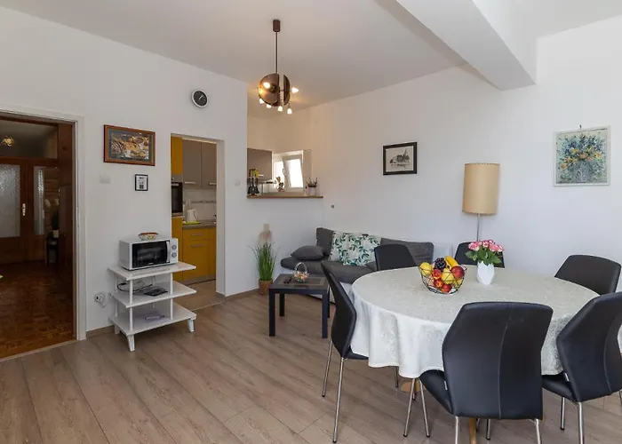 Appartement Vesna Beachfront By Guide