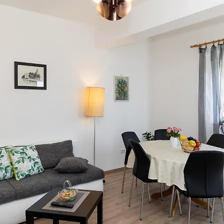 Vesna Beachfront By Guide Apartment Novi Vinodolski
