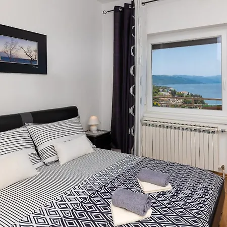 Vesna Beachfront By Guide Apartment