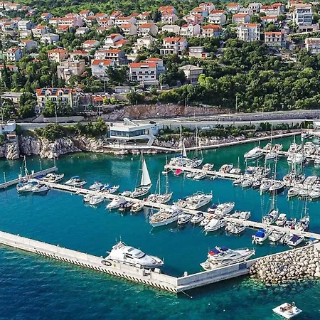 Apartment Vesna Beachfront By Guide *
