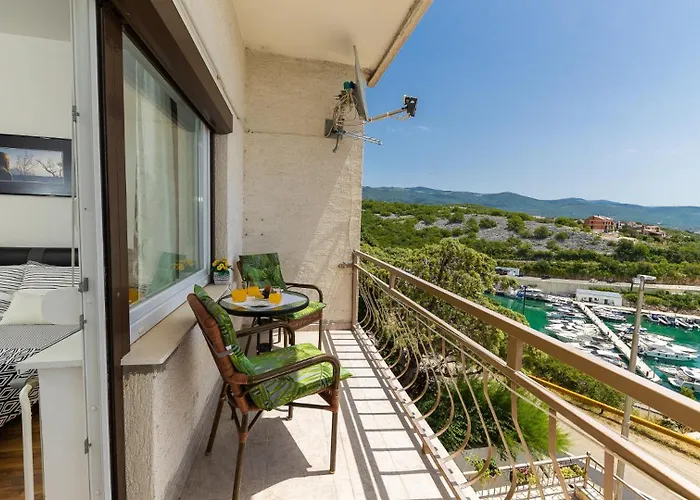 Daire Vesna Beachfront By Guide